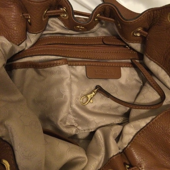 Micheal Kors Shoulder Bag ✨Host Pick✨ - Picture 8 of 10